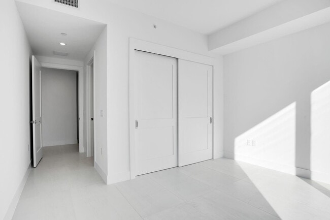 Building Photo - 153 N Seabreeze Blvd