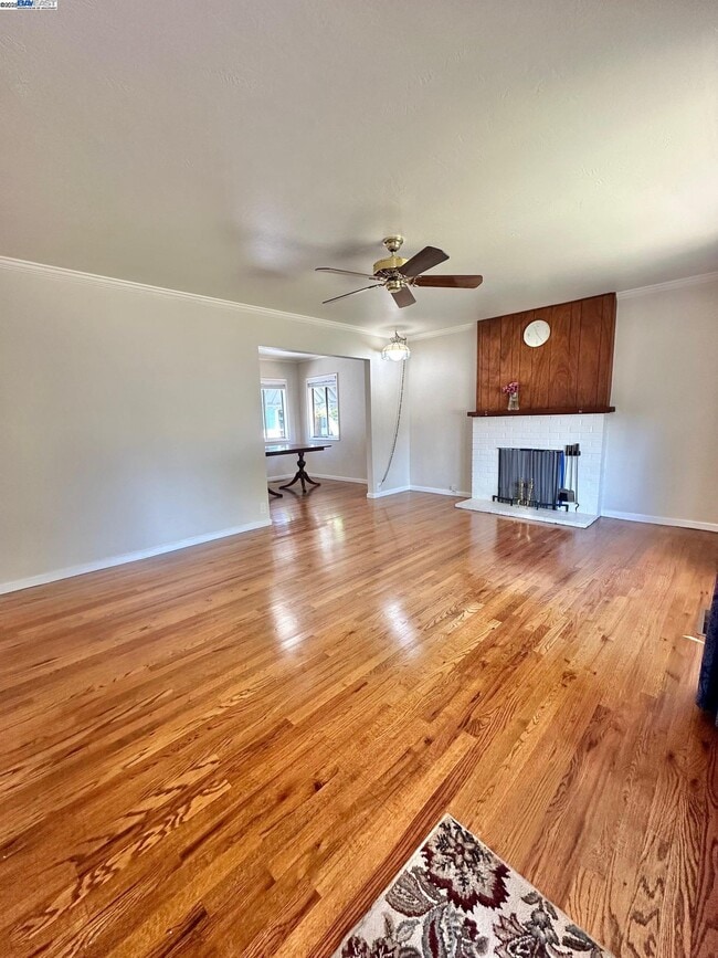 Building Photo - 2117 Thomas Ave