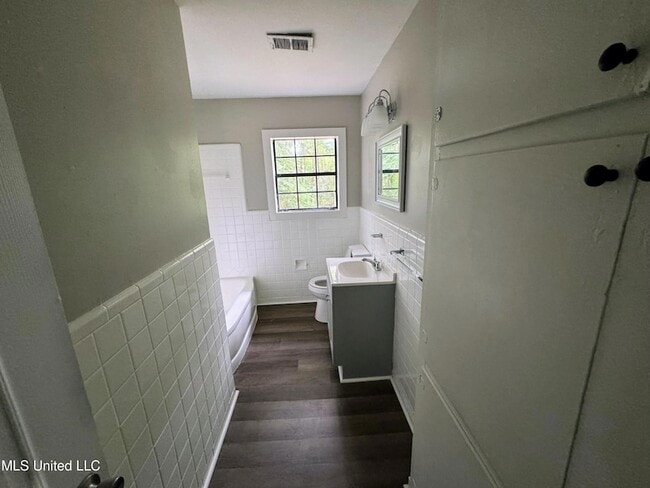 Building Photo - 521 N Park Ln