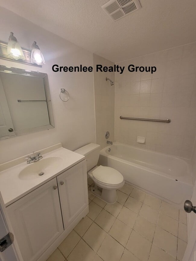 Building Photo - Adorable 2 Bed/2 Bath Villa in the 55+ New...