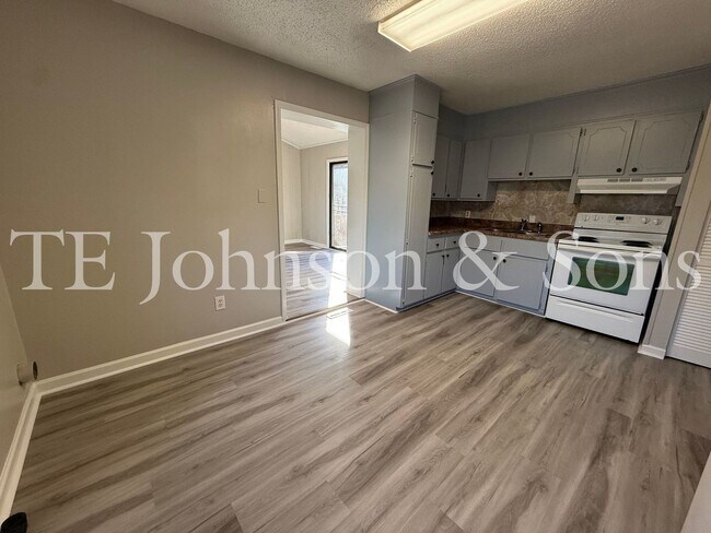 Building Photo - Charming 3BR/2BA Home with Hardwood Floors, Bonus Room & Outdoor Living