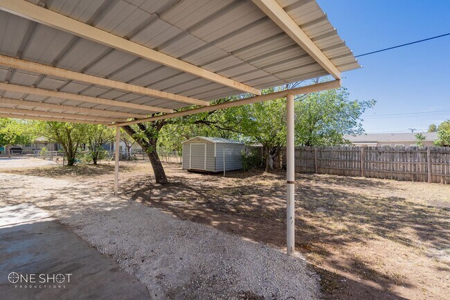 Building Photo - 2349 Highland Ave