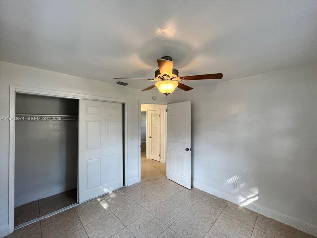 Building Photo - 2031 NW 30th Ave