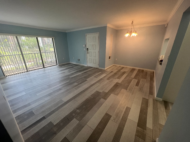 Building Photo - 2688 Pine Ridge Way N