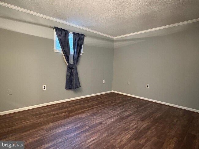 Building Photo - 12654 Valleywood Dr