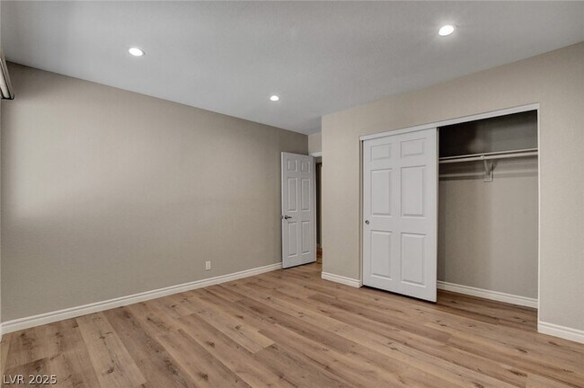 Building Photo - 5240 Indian River Dr