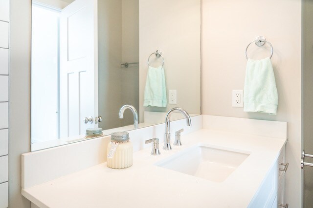 Building Photo - 509 Rosedale Ave E