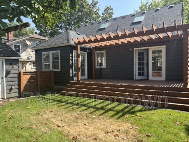 Building Photo - 7407 SE 30th Ave