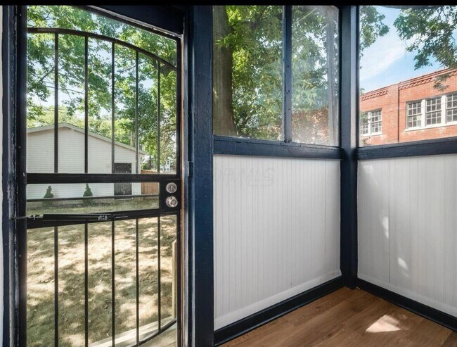 Building Photo - 1217 Franklin Ave