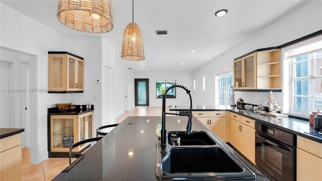 Building Photo - 2271 SW 25th St