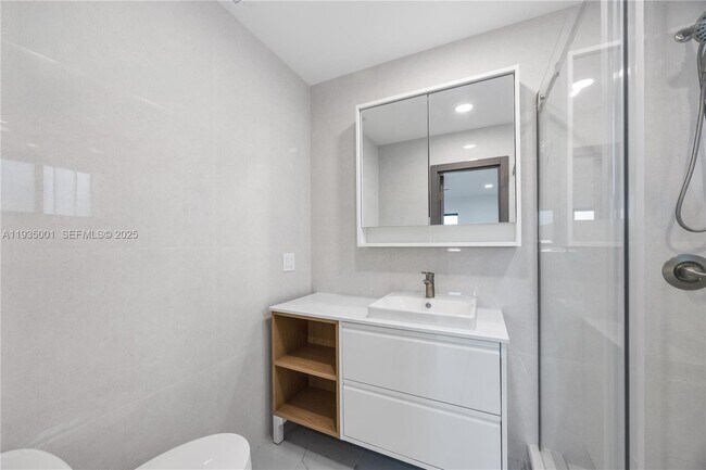 Building Photo - 218 SE 2nd St