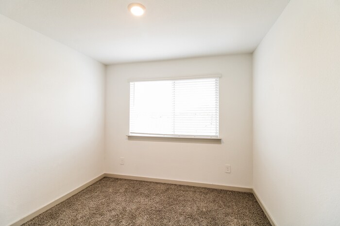 Building Photo - 214 Serena Pk Ln