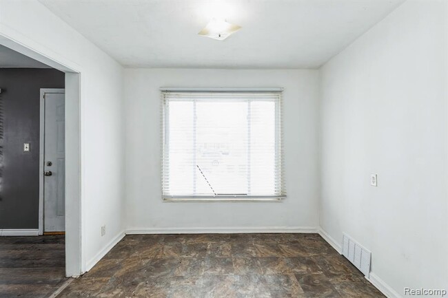 Building Photo - 8211 Artesian St