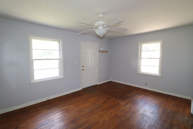 Building Photo - Updated Home for Rent
