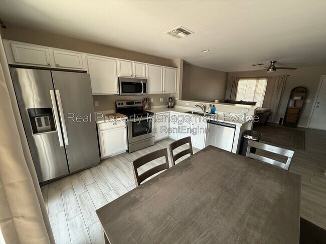 Building Photo - 7105 S 251st Dr