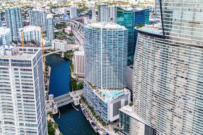 Building Photo - 200 Biscayne Blvd Way