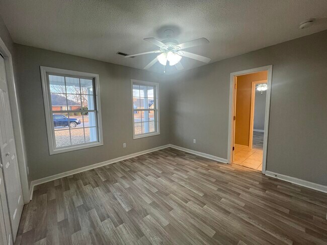 Building Photo - 1240 Inabinet Dr