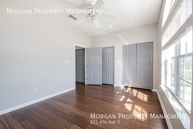 Building Photo - Amazing Freshly Painted Jacksonville Beach...