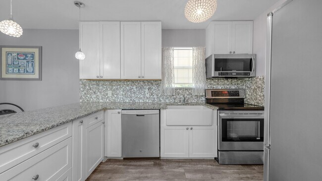 Building Photo - 5230 Soundside Dr