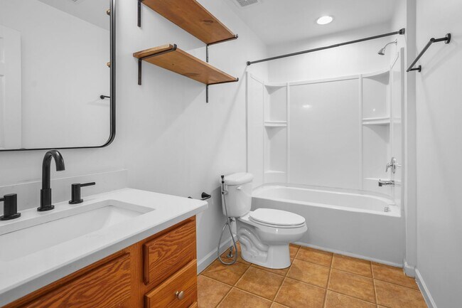 Building Photo - 2040 Towering Oaks Drive