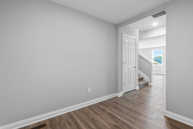 Building Photo - 106 Chickadee Trl