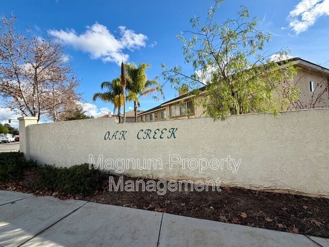 Building Photo - 23664 Groveland Pl