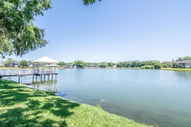 Building Photo - 214 Lake Parsons Grn