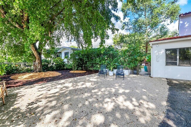 Building Photo - 991 NE 82nd St