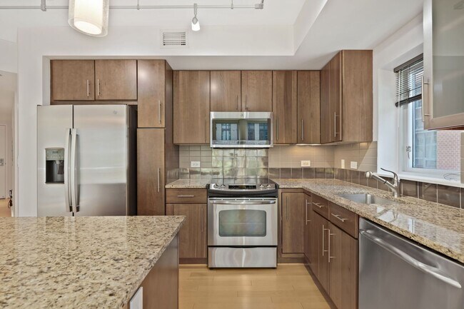 Building Photo - Modern 2br/2ba at Navy Yard