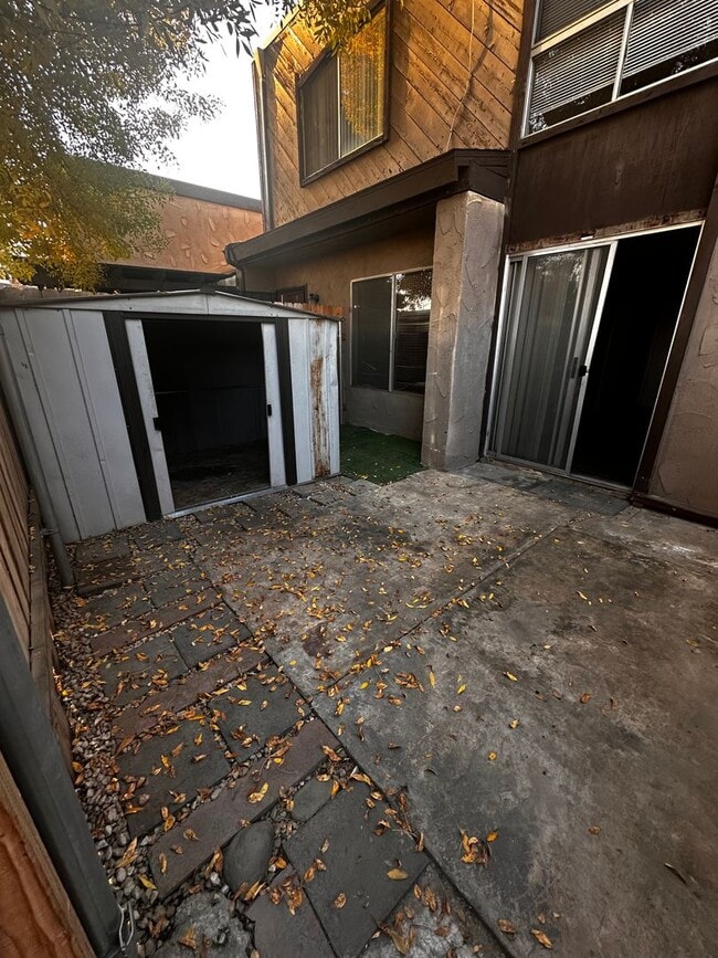 Building Photo - 2 bed 1 bath Apartment