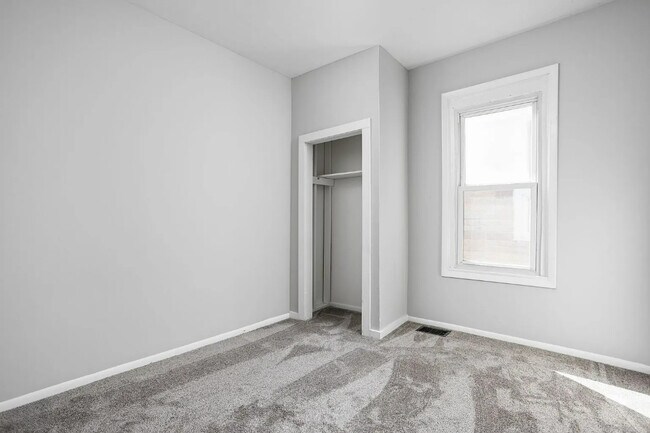 Building Photo - 1526 Lawton Ave