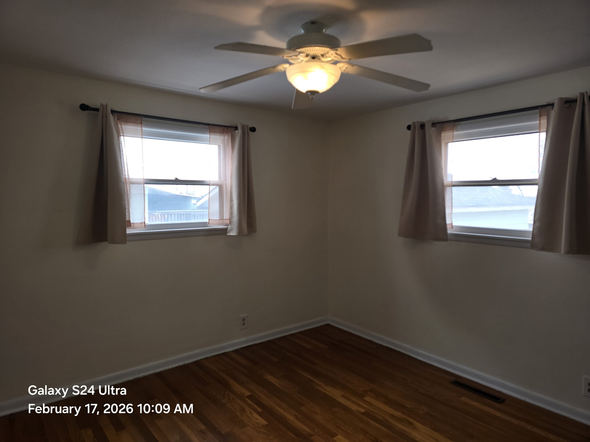 Building Photo - 521 Monroe St