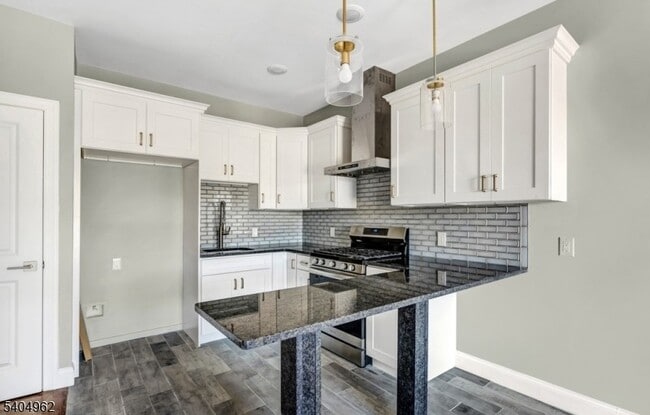 Building Photo - 318 Dixon Ave