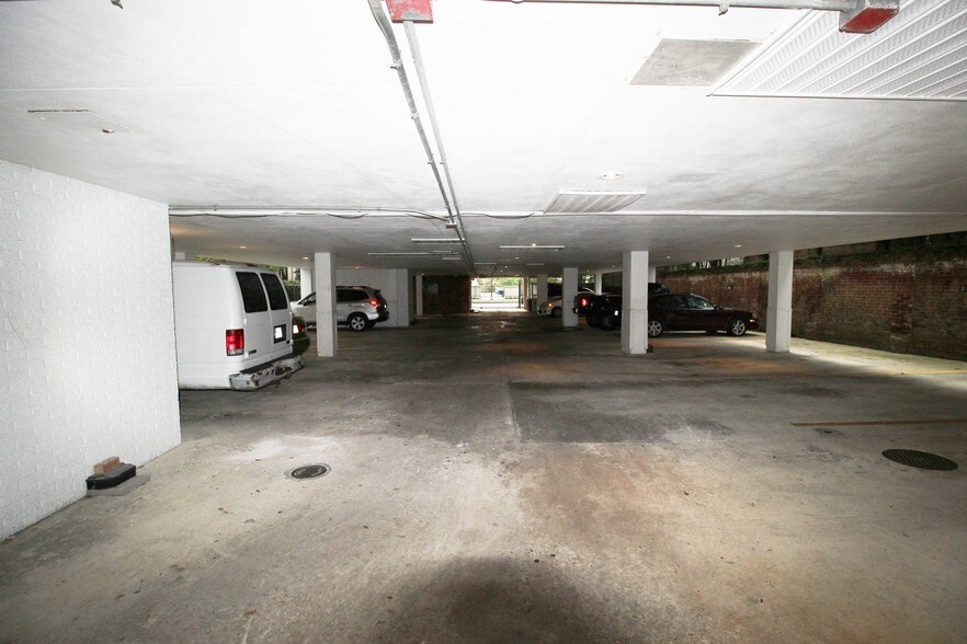 Building Photo - 2511 St Charles Ave