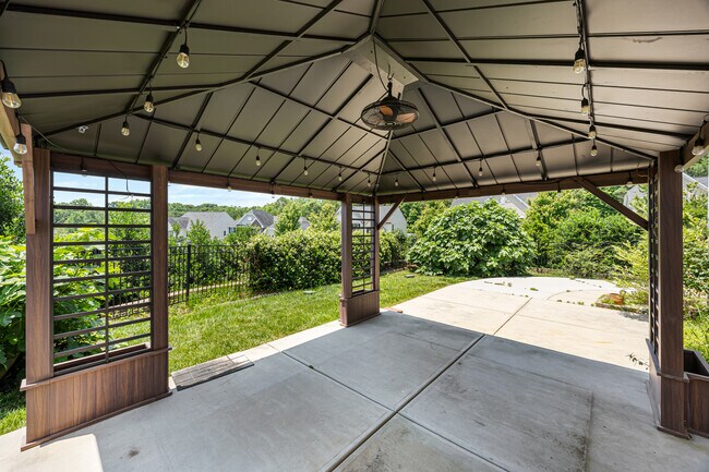 Building Photo - 4006 Fall Oak Terrace