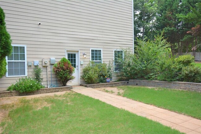 Building Photo - 618 Tradwell Pl NE