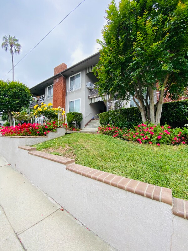 Building Photo - 333 Raymondale Dr