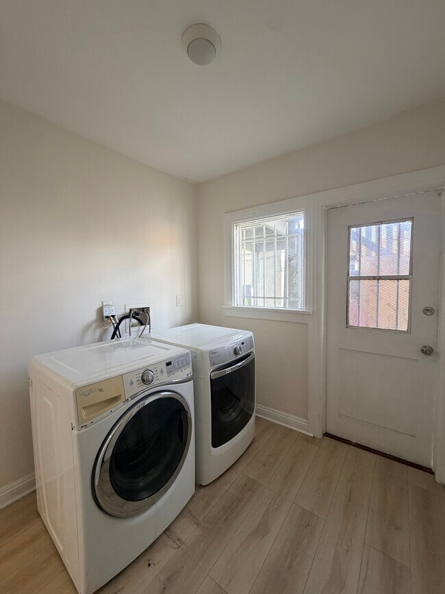 Building Photo - 1324 S Van Ness Ave