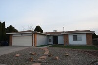 Building Photo - Northeast Heights 3bd/2.5ba