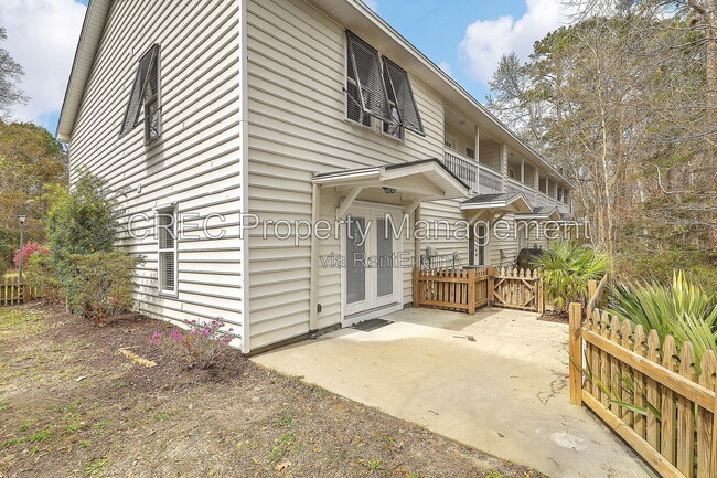 Building Photo - 2882 Mackenzie Ct