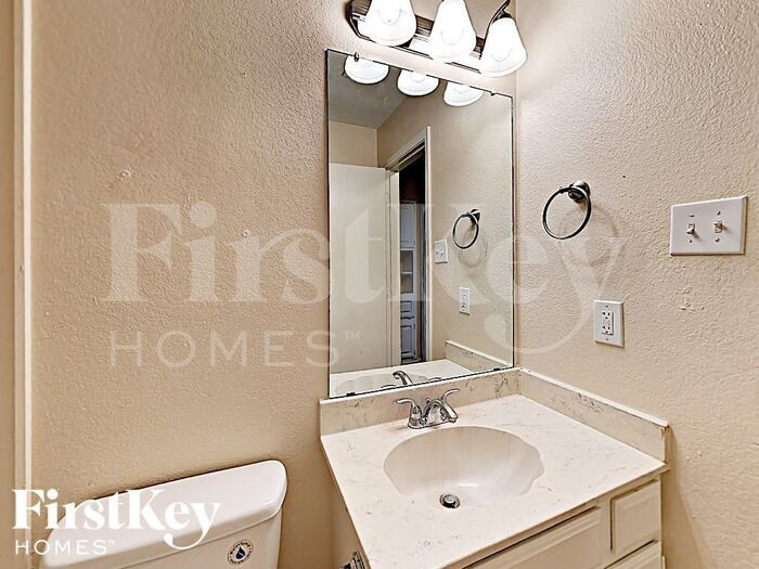 Building Photo - 504 Mockingbird Dr