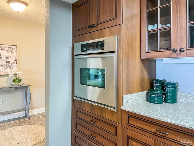 Building Photo - 106 Port Royal Way