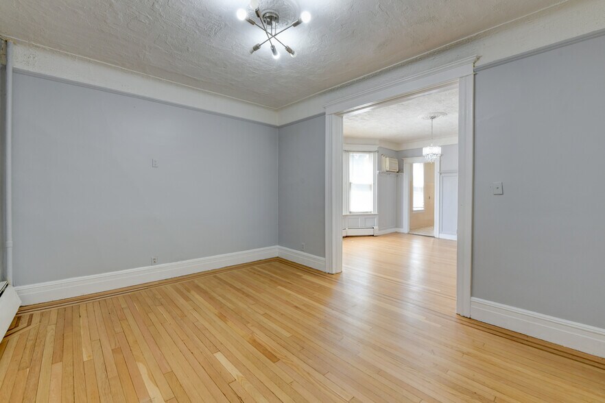 Building Photo - 433 74th St