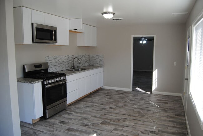 Building Photo - 2304 Elaine St