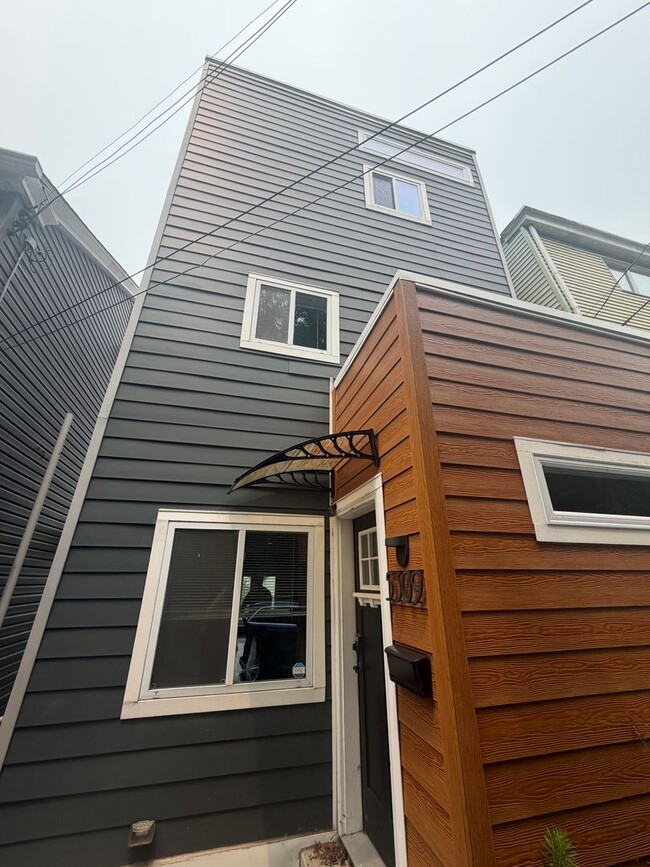 Building Photo - Lawrenceville 3 Bed, 2.5 Bath House with Parking for Lease July 1!