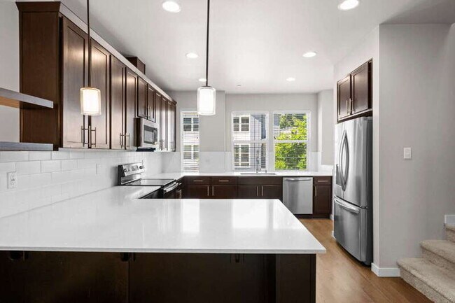 Building Photo - 13717 Admiralty Way