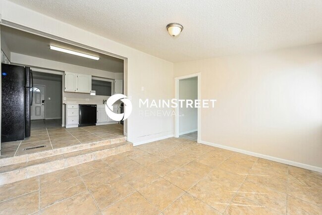 Building Photo - 4 Bedroom Pet-Friendly Home in DENVER, CO with Main Street Renewal
