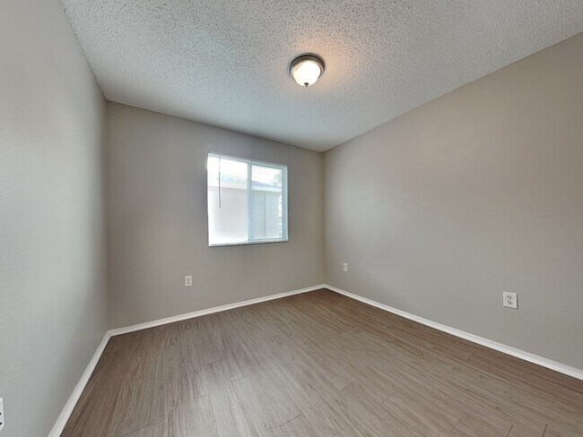 Building Photo - 774 Burlwood St