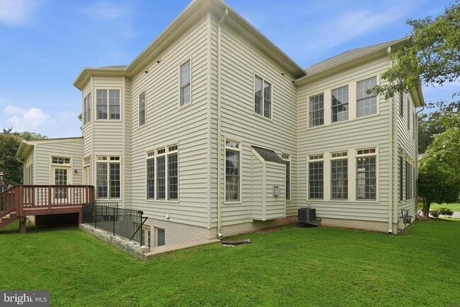 Building Photo - 5285 Meadow Estates Dr