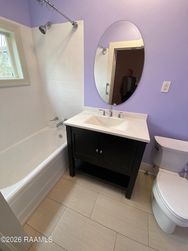 Building Photo - 215 Versailles Blvd